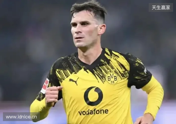 TA：布莱顿签格罗斯的转会费略低于200万欧元，有100万欧奖金