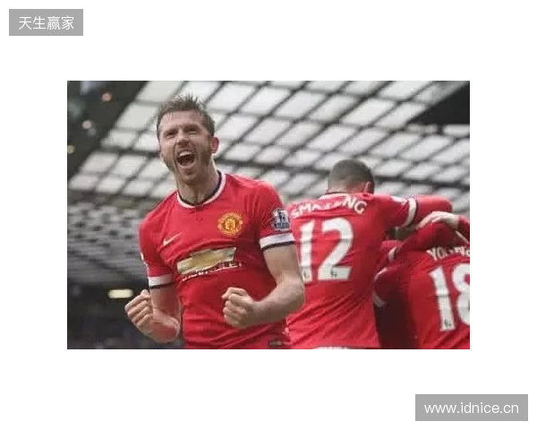 纪念慕尼黑空难68周年，弗兰克和卡里克在赛前敬献花圈